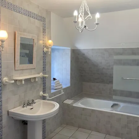 Manoir De Saint-fiacre Bed and Breakfast